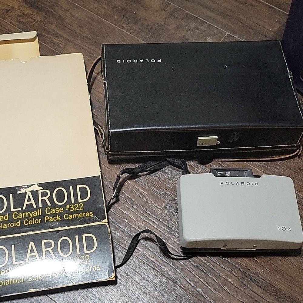 Polaroid Black & White/Color 104 Vintage Camera with accessories